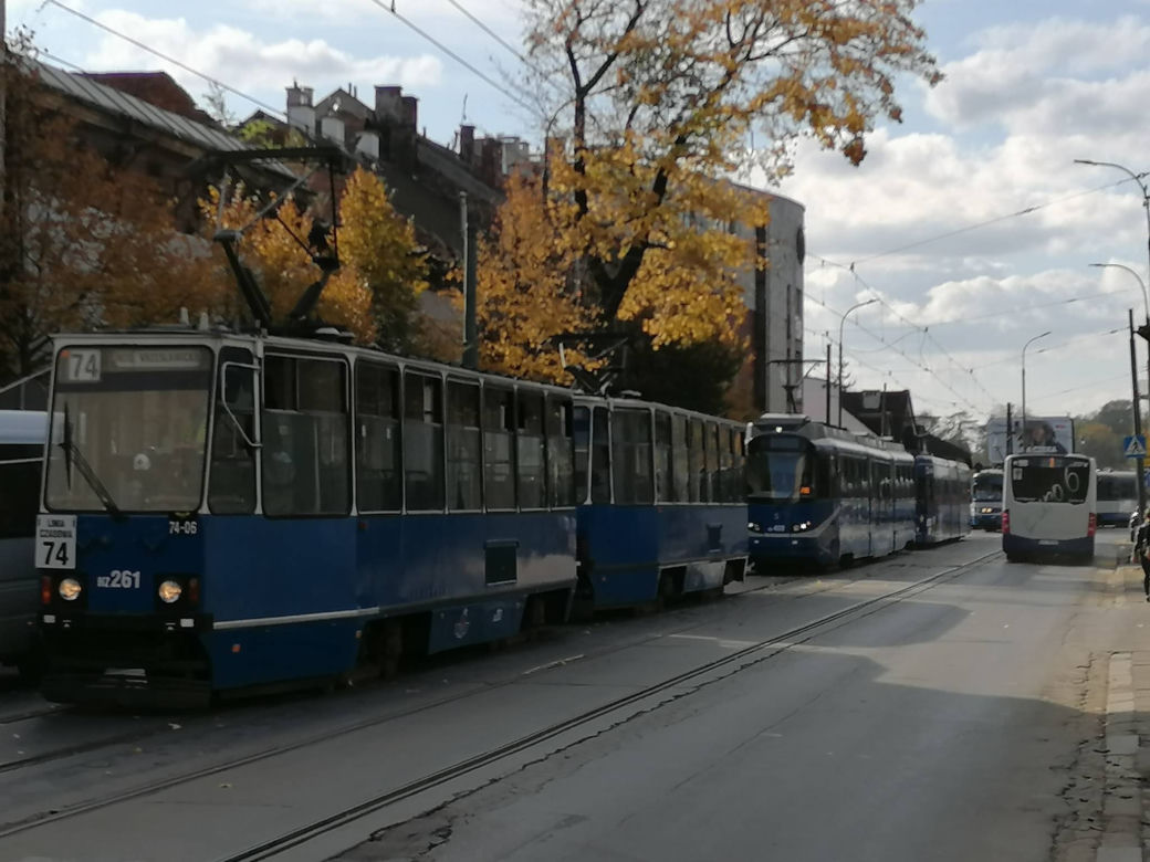 Zderzenie tramwaju z BMW w Krakowie