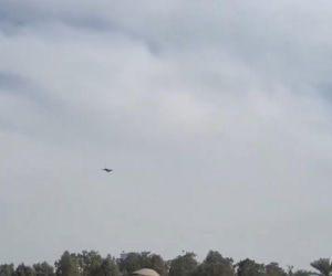 Myśliwiec F-16 niszczy drona nad plażą w Dubaju. Szokujące nagranie trafiło do sieci