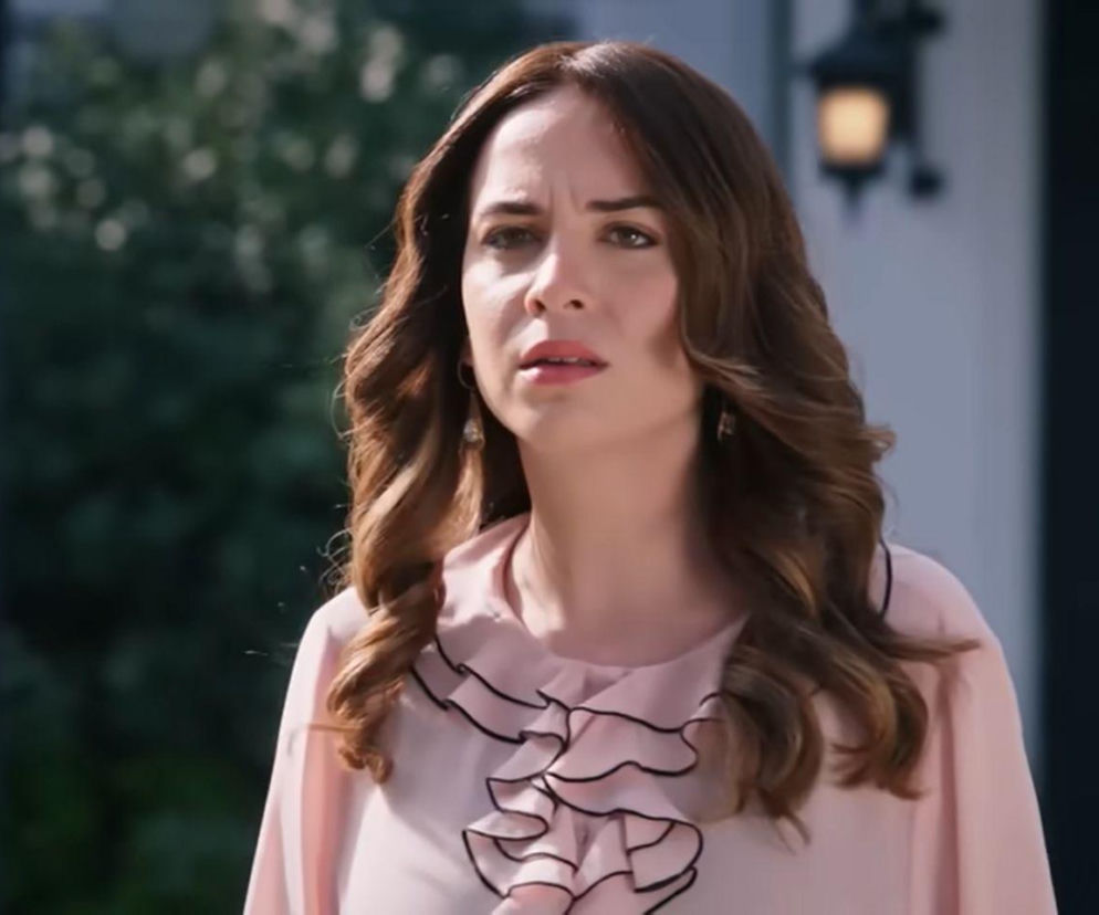 Panna młoda, odcinek 41: Beyza odkrywa, że Aysu została wyrzucona ze szkoły