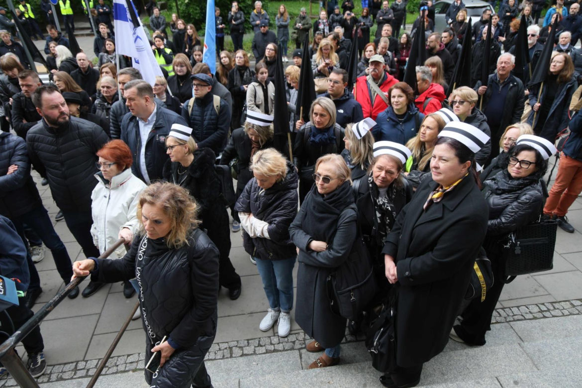   Razem przeciw przemocy. Medycy protestują w Warszawie