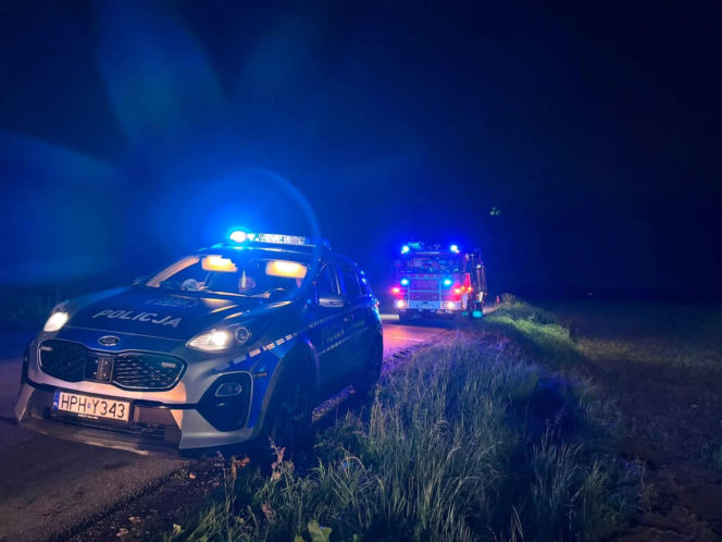 Taksówka wypadła z drogi i dachowała pomiędzy miejscowościami Borki Siedleckie i Przygody. W wypadku poszkodowane zostały dwie osoby