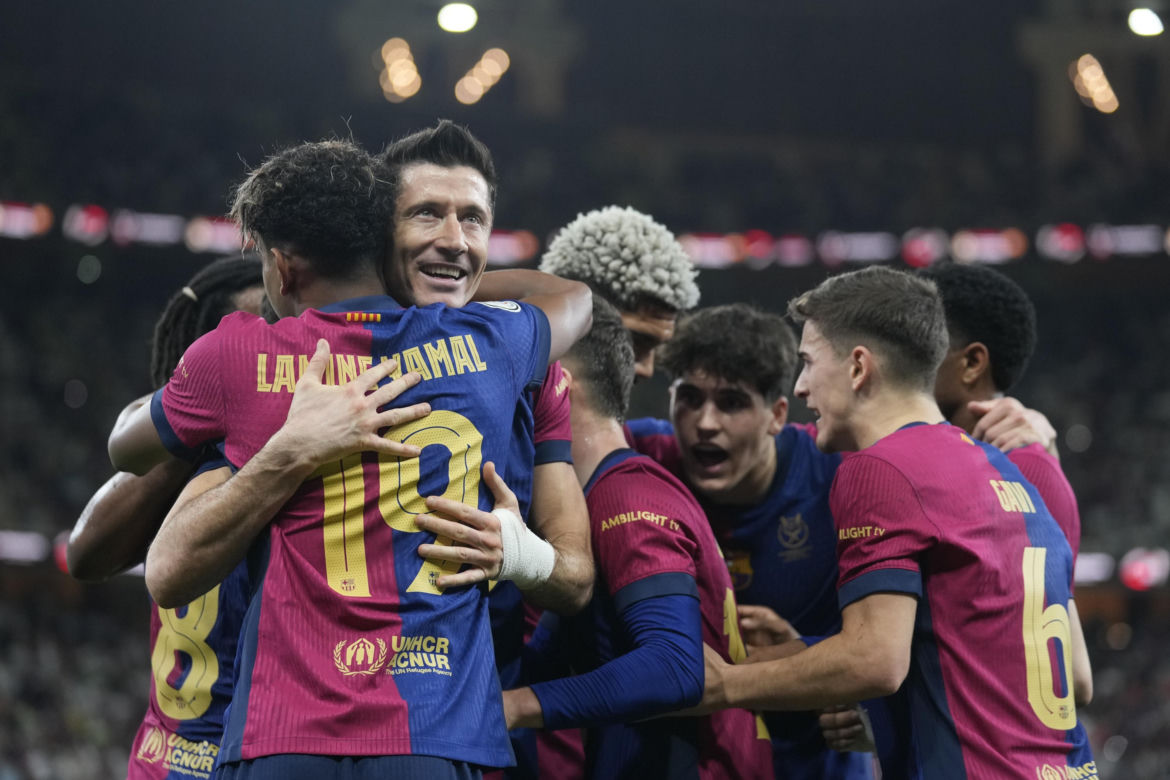 Tak Barcelona cieszy się z Superpucharu Hiszpanii