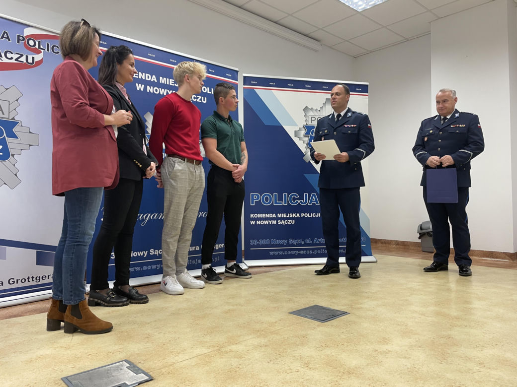 Komendant Policji w Nowym Saczu podziękował uczniom ZS nr 1 