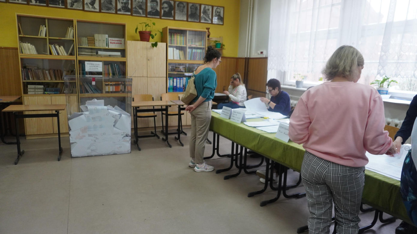 Wybory samorządowe 2024. Olsztynianie ruszyli do urn. Zobacz zdjęcia