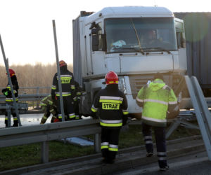 Wypadek TIRA na trasie Siekierkowskiej