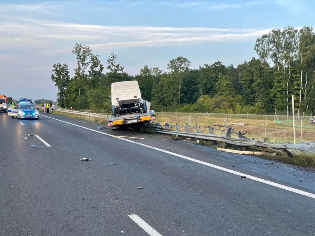 Uderzył w stojącego na drodze 27-latka! Tragedia na S5 koło Gniezna