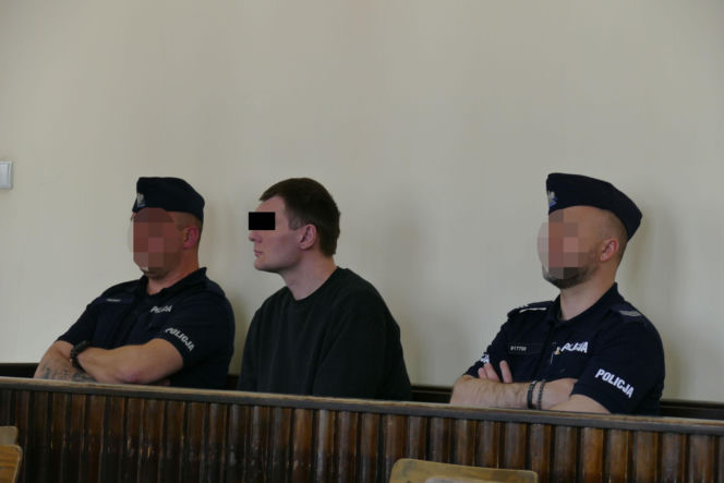 Skatował kolegę nożycami. Prokurator chce kilkudziesięciu lat więzienia. „To człowiek zdemoralizowany”