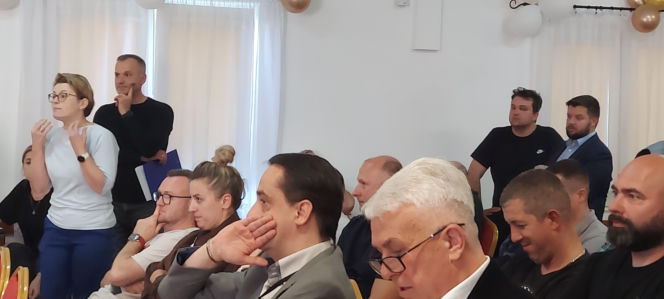 Spotkanie w sprawie budowy masztu 5 G w Płoskiem