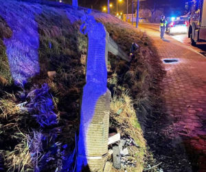 Tajemnicza kraksa w Nowym Sączu. Kierowca ściął latarnię i rozpłynął się w powietrzu