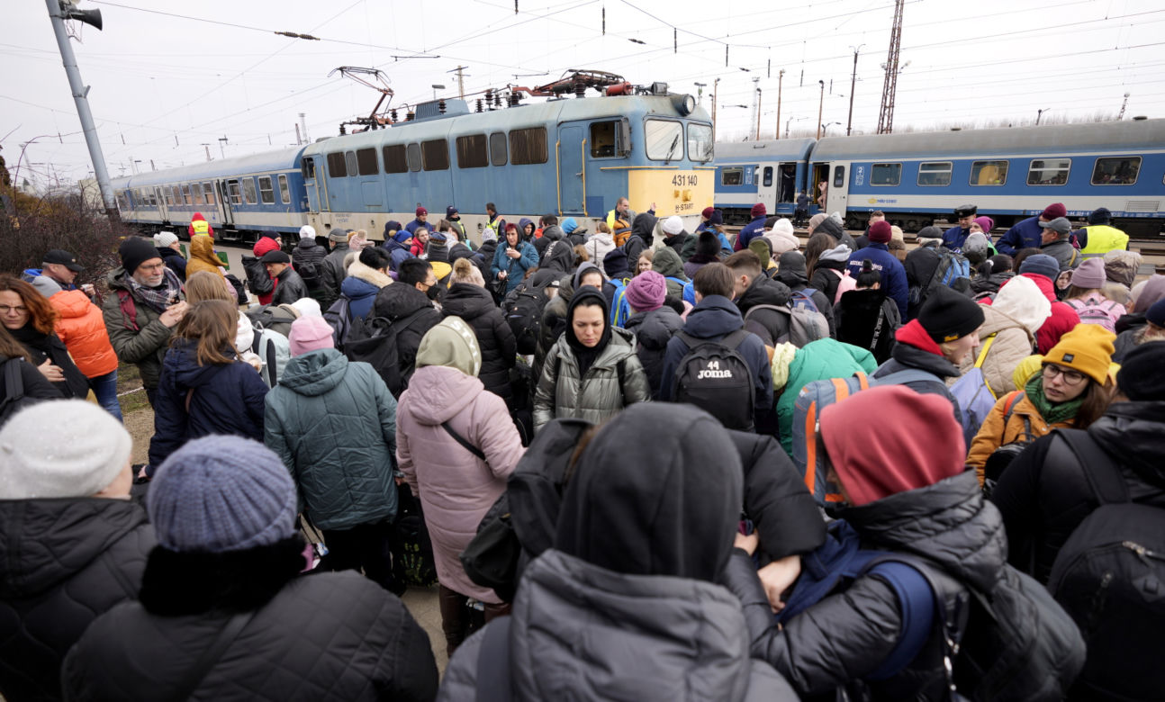 Już prawie 2 MILIONY obywateli Ukrainy uciekły przed wojną. Rosja celowo wywołuje katastrofę humanitarną