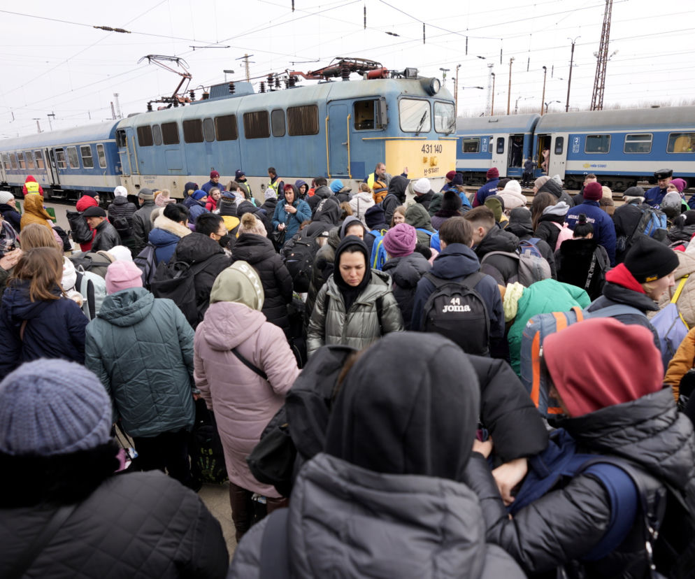 Już prawie 2 MILIONY obywateli Ukrainy uciekły przed wojną. Rosja celowo wywołuje katastrofę humanitarną