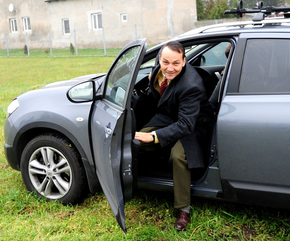 Sikorski broni posłów piratów