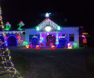 Magia Świąt w Świętokrzyskiem. Gdzie szukać najpiękniej oświetlonych domów? Rzepin i gmina Pawłów skradły show!