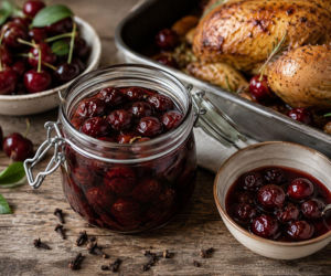 Te wiśnie do pieczonego kurczaka robię co roku. Korzenna zalewa sprawia, że smakują obłędnie