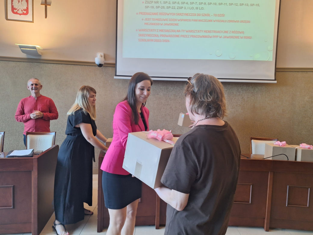 Akcja "Różowa skrzyneczka" w jaworznickich szkołach