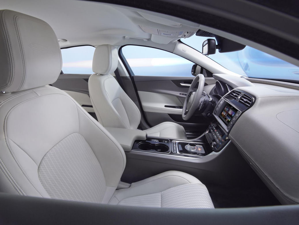 Jaguar XE 2015
