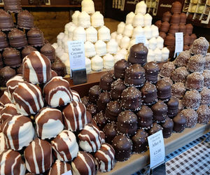 Jest rozmach! - tak polscy turyści oceniają świąteczny jarmark w Londynie. Kramy stoją też przy słynnym London Eye – z widokiem na Big Bena. Zobaczcie nasze zdjęcia!