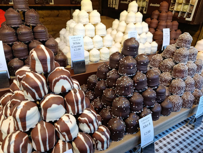 Jest rozmach! - tak polscy turyści oceniają świąteczny jarmark w Londynie. Kramy stoją też przy słynnym London Eye – z widokiem na Big Bena. Zobaczcie nasze zdjęcia!