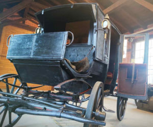 Zabytkowa kareta powróciła do muzeum. To obiekt unikatowy w skali całego kraju [ZDJĘCIA]