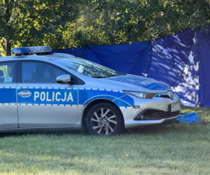 Morderstwo w parku? Na Ochocie znaleziono zmasakrowane ciało