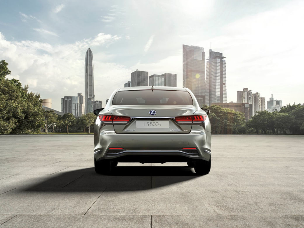 (2021) Lexus LS po liftingu