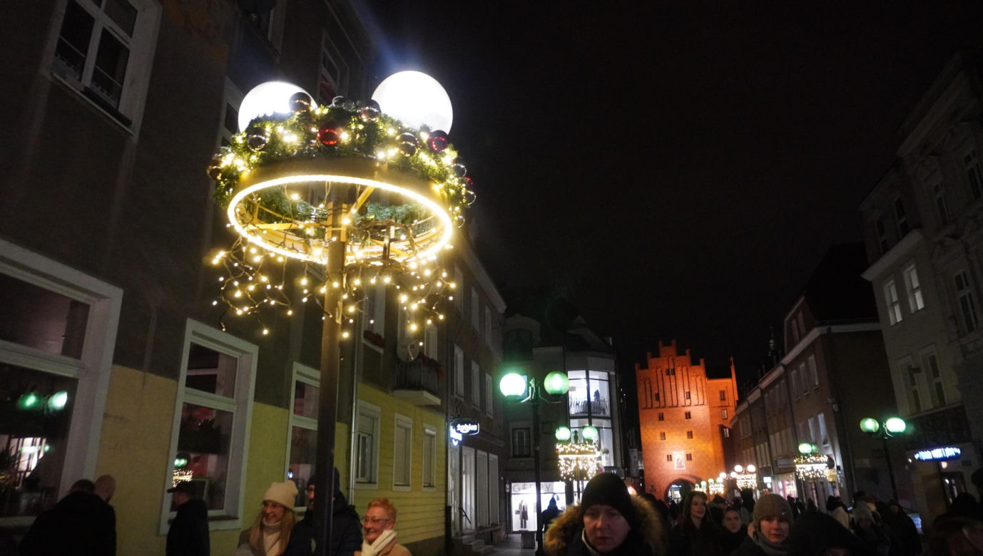 Olsztyn rozświetliły świąteczne iluminacje. Stare Miasto i centrum zachwycają!