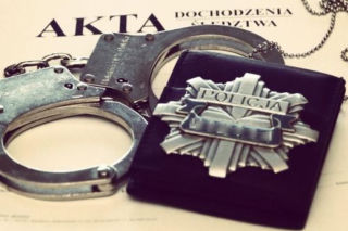 Mieszkaniec Chełma był poszukiwany sześcioma listami gończymi. Był zaskoczony kiedy wpadł w ręce policji pod swoim blokiem