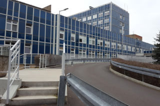 ​Szpital w Lesznie ogranicza odwiedziny pacjentów na oddziale wewnętrznym. Powód?