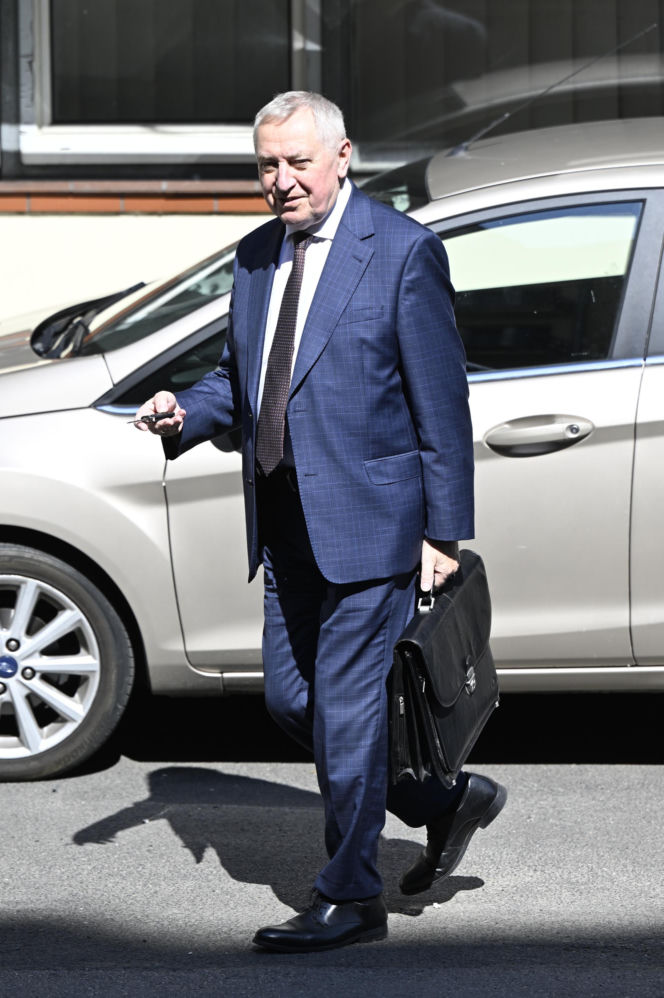 Politycy PiS zjechali na Nowogrodzką, chodzi o Czarnka