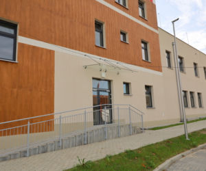 Rozbudowa Szpitala Powiatowego w Szczytnie. Do placówki trafiło ponad 13 ton sprzętu medycznego 