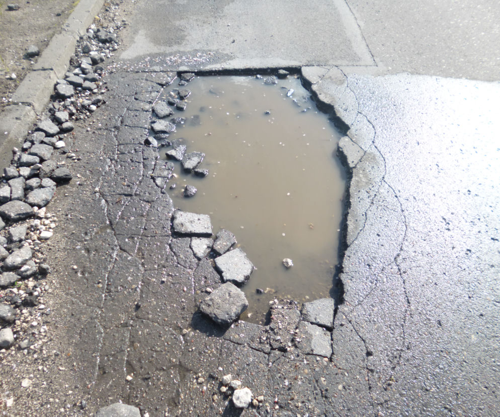 Dziury w drogach są zmorą bydgoskich kierowców