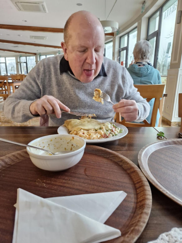 Smacznie, sycąco i niedrogo - tak zjemy w restauracji przy kościele ojca Tadeusza Rydzyka