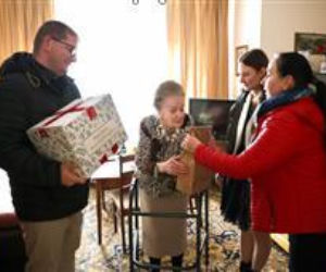 Z prezentami świątecznymi u Powstańców Warszawskich