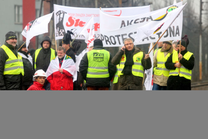 Ocal górników, zwolnij urzędasów.