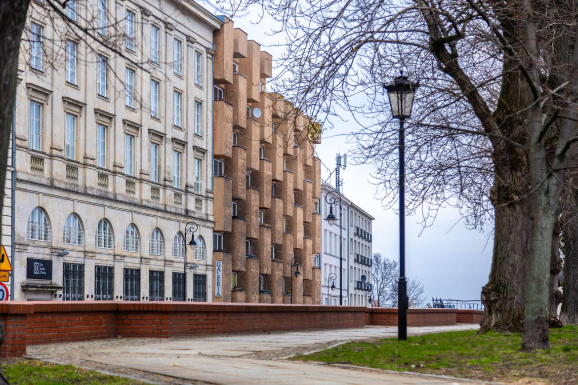 Karowa 18 - zdjęcia. Tak wygląda najpiękniejszy blok w Warszawie