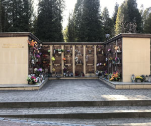 Ten cmentarz na Śląsku jest otwarty. Mieszkańcy odwiedzają groby bliskich