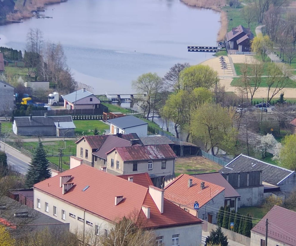 Nowa atrakcja turystyczna powstaje w Iłży. Pływające pomosty i domki nad wodą