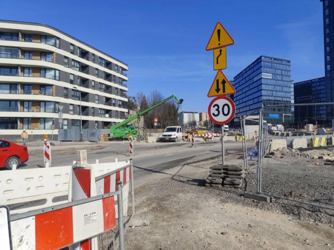 W Krakowie rowerzystka zginęła pod kołami ciężarówki. Zaskakująca decyzja w sprawie kierowcy