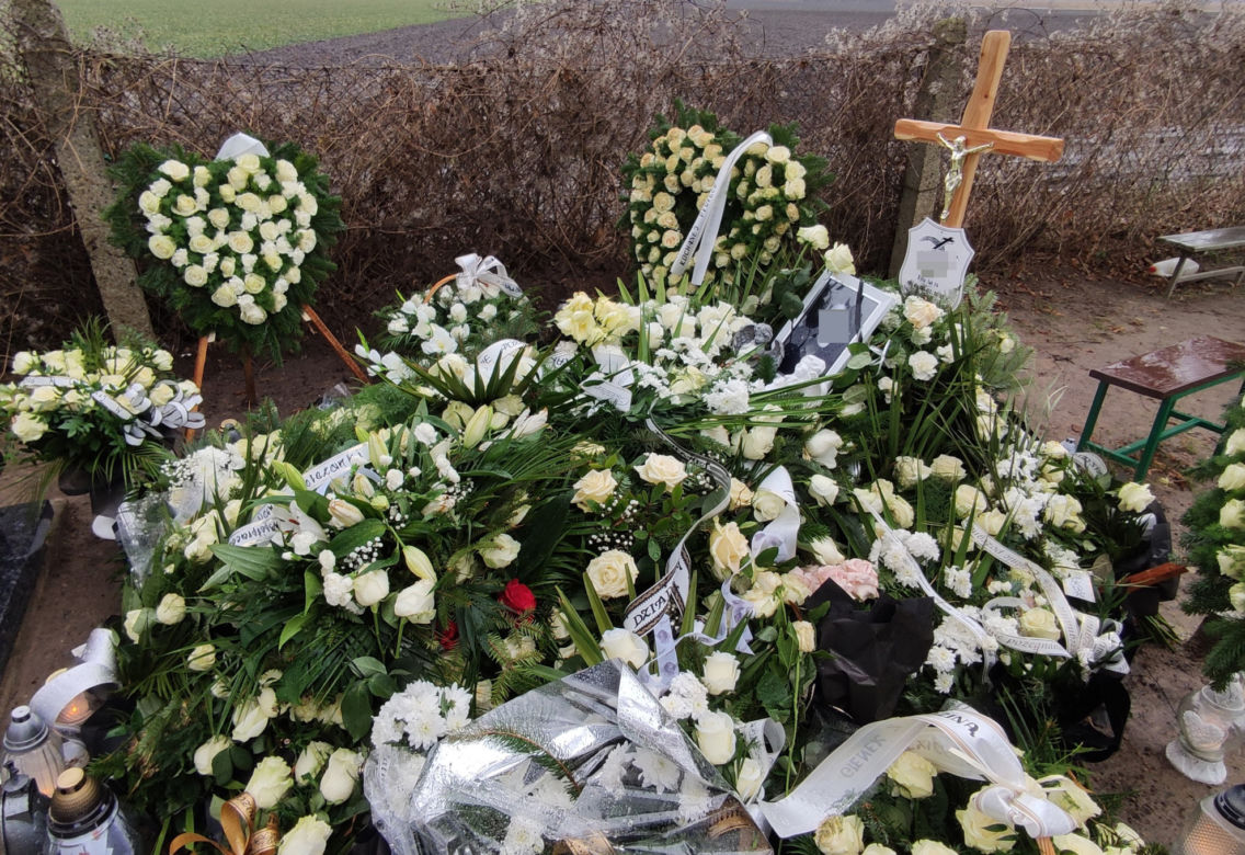 Grób tragicznie zmarłej 14-latki. Całe Wierzchosławice płaczą po jej śmierci