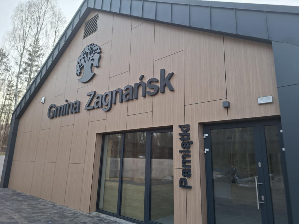 Zobacz jak zmienia się otoczenie Dębu Bartek w Zagnańsku