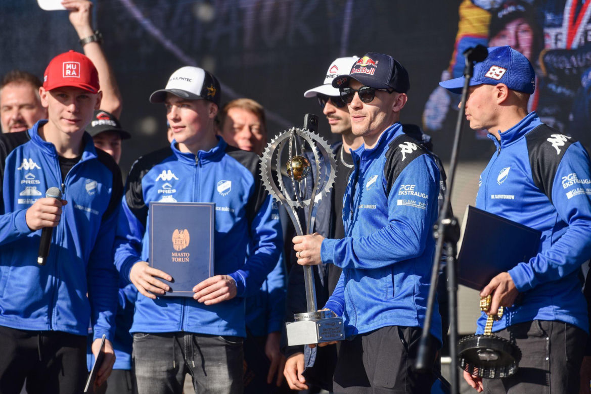 Tak PRES Toruń świętował mistrzostwo z kibicami! Feta pod Motoareną