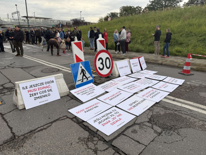 "Cichy marsz" w Krakowie po tragicznym wypadku. Zginęło młode małżeństwo