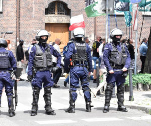 Katowice: Policjanci wśród nacjonalistów. Tajemnicza akcja służb na marszu! 