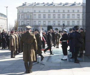 Rocznica katastrofy smoleńskiej. Prezydent Nawrocki uczcił pamięć zmarłych