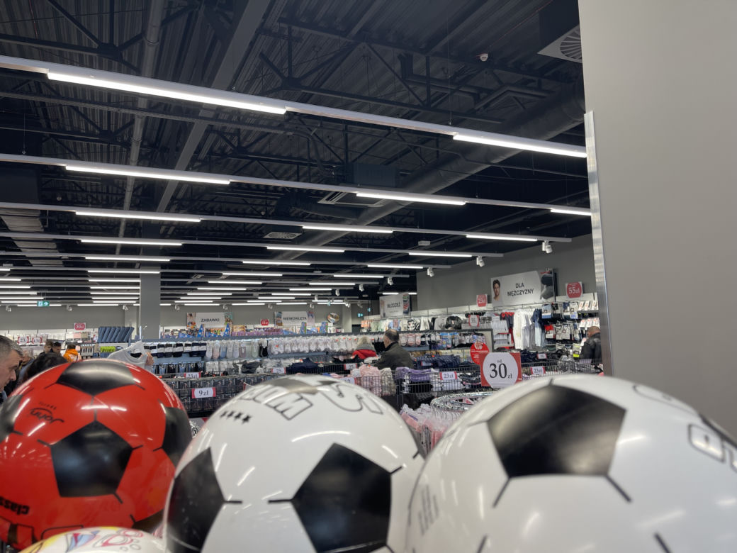 Otwarcie pierwszego w Polsce sklepu Woolworth w centrum handlowym Atut w Krakowie