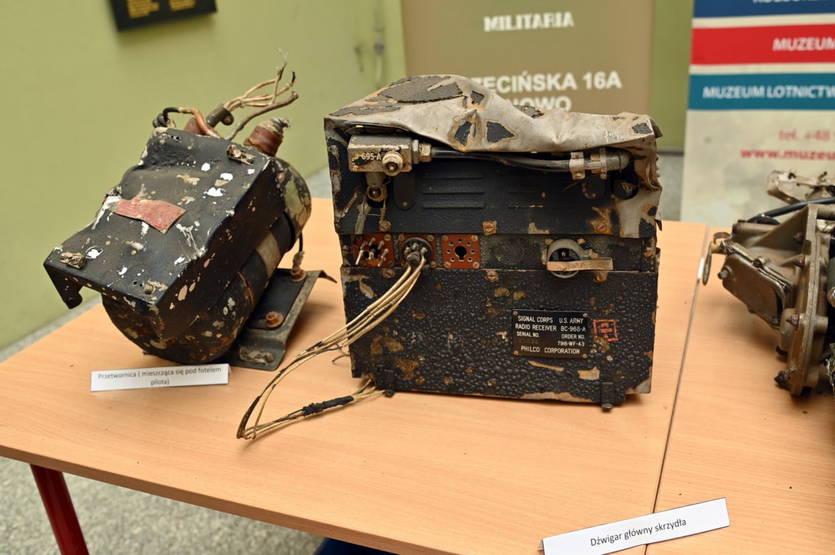 Przez lata spoczywały na dnie jeziora. Pozostałości "latającej fortecy" trafiły do szczecińskiego muzeum