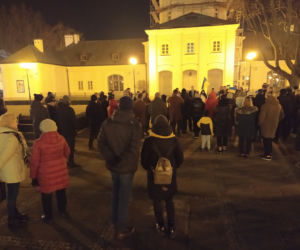 Siedlczanie okazali swoje poparcie dla Ukrainy w wojnie z Rosją – pokojowa demonstracja solidarnościowa w Siedlcach