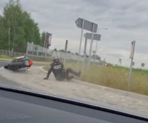 Policyjny pościg za Włochem na motorze. Nie miał prawa jazdy i przejechał na czerwonym