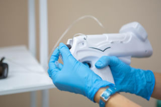 Karboksyterapia na cellulit i rozstępy. Badania potwierdzają efekty już po 8 zabiegach