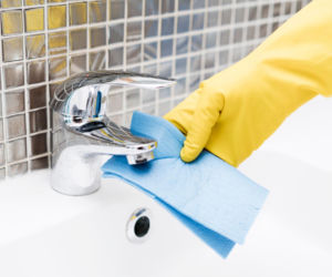 Wymieszaj i nałóż na kran. Kamień i osad rozpuszczą się w mgnieniu oka